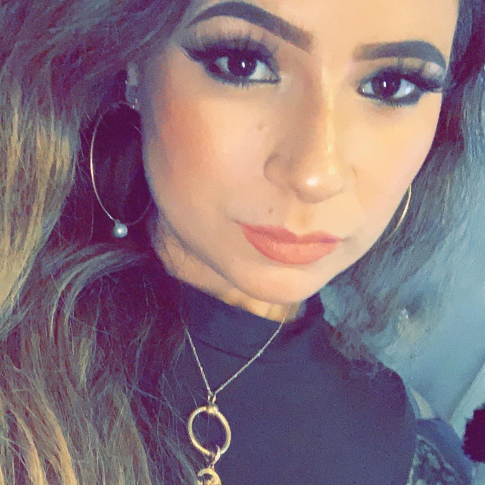 Meet your Posher, Zenia